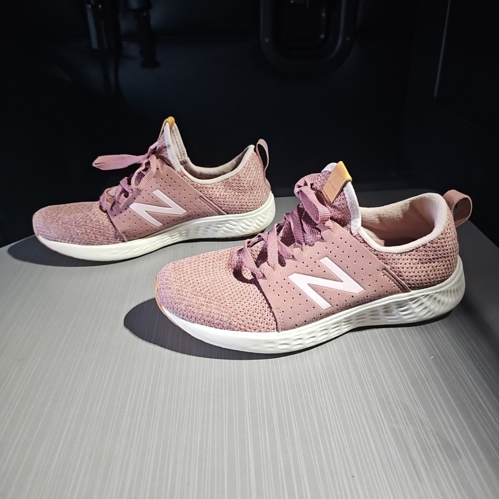 New Balance Women's Sz 8 Pink Mauve White WSPTLY1 Running Shoes Sneakers EUC